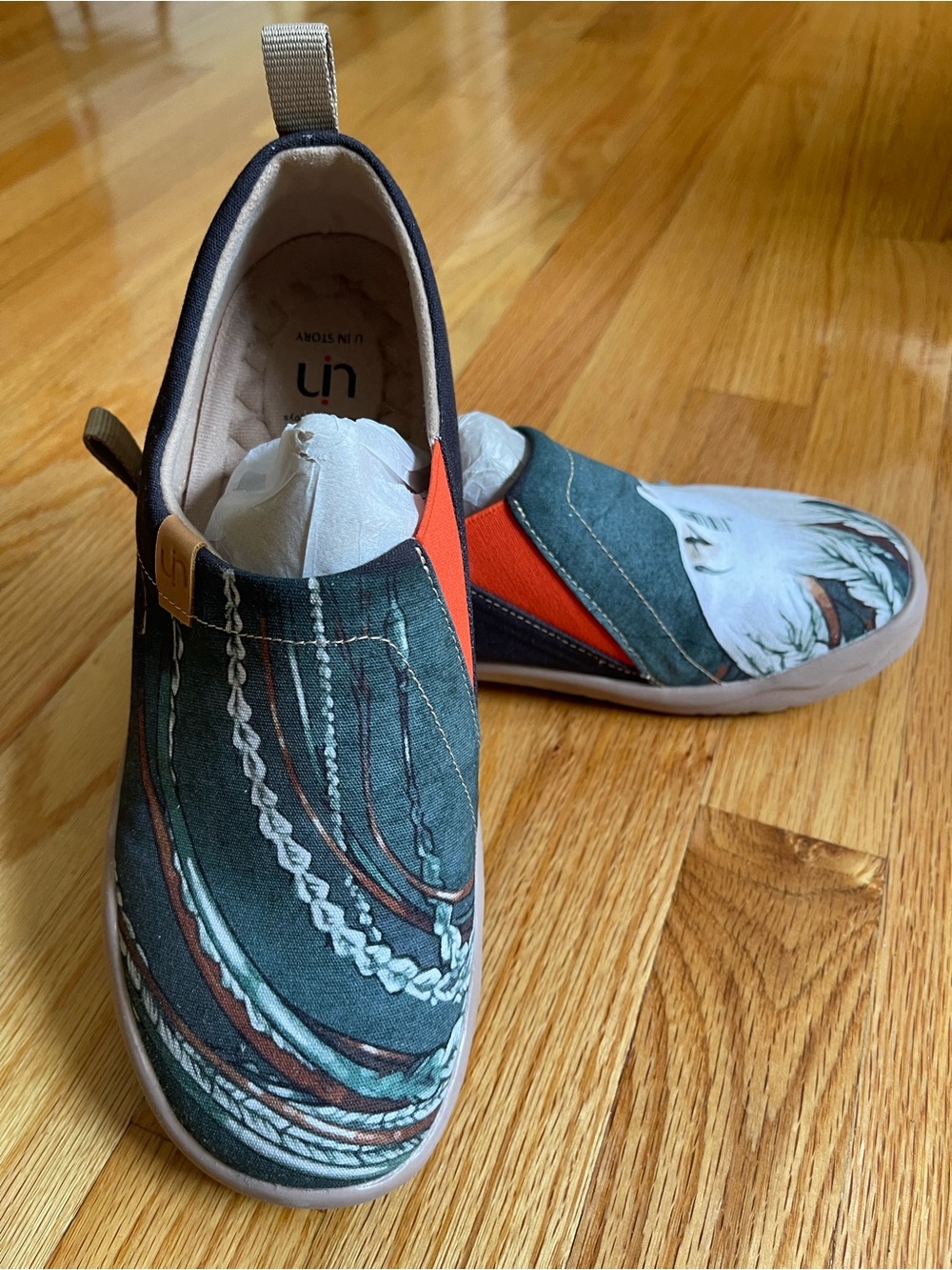 UIN Women's Slip-On Canvas Shoes in Dark Gray with Cream/Brown Artistic Print - Picture 2 of 6